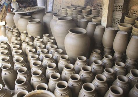  Ceramics:  Sức Mạnh Của Gốm Trong Công Nghệ Cao!